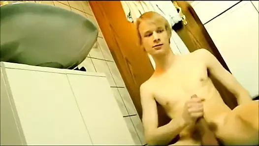 güzel sarışın çocuk masturbasyon onun büyük horoz