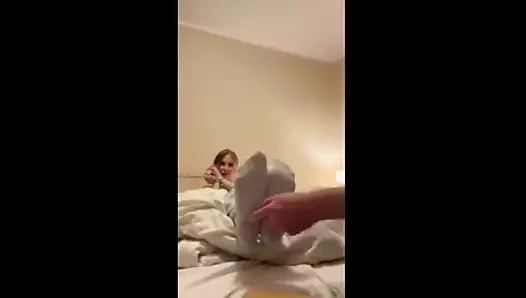 Hassas bacaklarımı gıdıklıyor