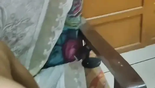 Yeni Desi Hintli çift odada sert her iki delik de tüm pozisyonlarda sert