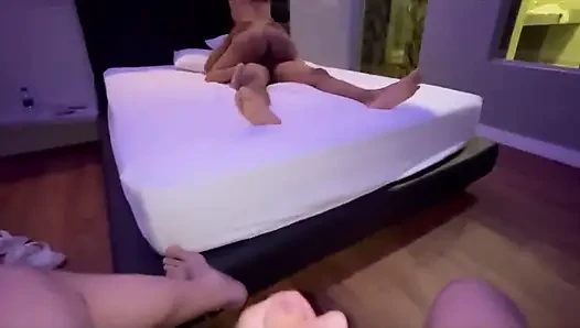 Gavatları cezalandırdım ve prezervatifsiz büyük siyah yarağa verdim.
