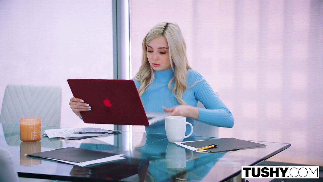 Tushy sonunda işte ağzı açık olmak için bir nedeni var