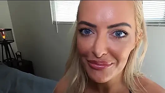 Badfamilypov - aubry babcock oyuncaklarla solo mastürbasyon için soyunuyor