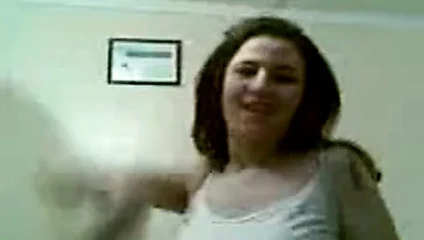 Çok seksi Cezayirli kız dans ediyor