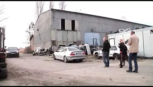 Büyük memeli güzel sarışın yarağı seviyor