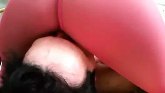 tam kilo pembe külotlu çorap facesitting üzerinde bobby