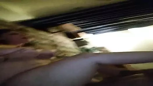 Kahrolası bu büyük göğüsler sürtük tekrar