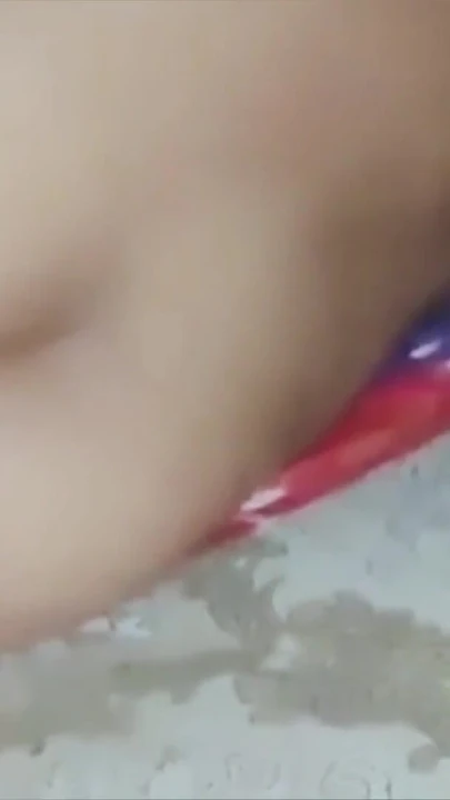 Знаковый момент из "девушка бангладешской дези, красивые сиськи и трах пальцами спасаемой киски".