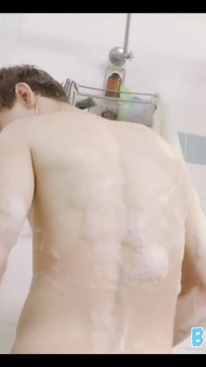 Twink adım kardeş becerdin tarafından büyük adım kardeş içinde banyo tub | Klip 1