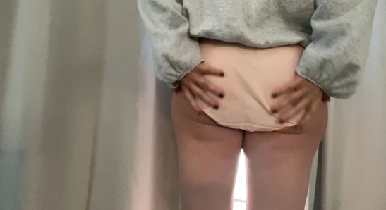 Büyük götüme ve amcığıma wedgie ile masaj yapıyor