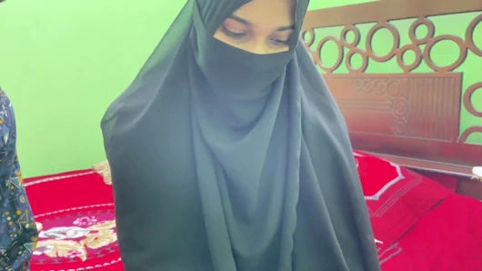 Öğretmen öğrencinin yoksulluğundan faydalandı ve sert sikildi