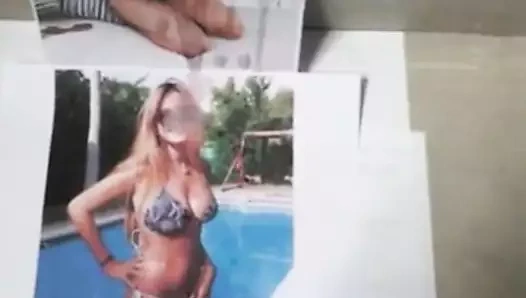 beni ve ablamı vuruyor