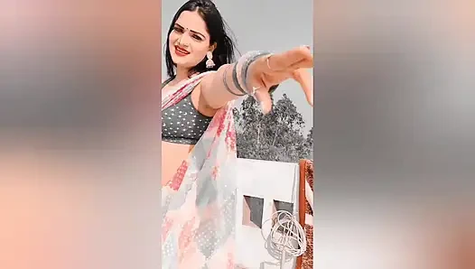 ITNE DINO BAAD KAAMWALI BAI KO CHODNE KA MOUKA MILA
