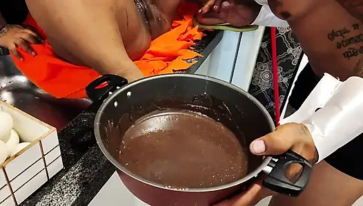 Cüce Paskalya tavşanı tarafından sikiliyor