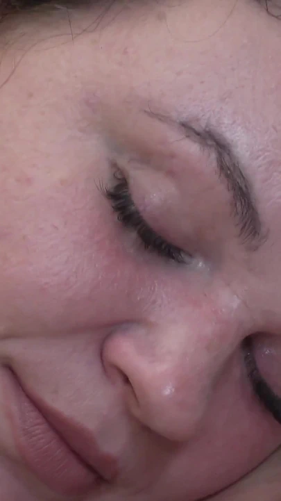 Şişman büyük göbekli orta yaşlı seksi kadın siyah masörle ilk anal