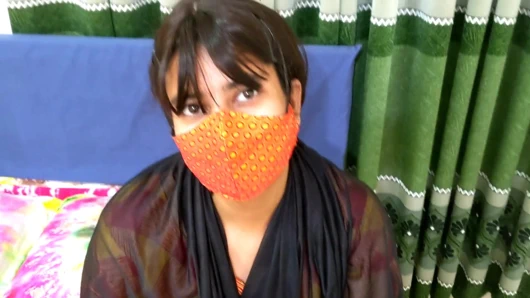 Kız arkadaşımı eve getiriyorum ve onu istediği kadar sikiyorum