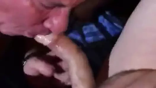 benim eski erkek arkadaşlarımdan biri emme horoz