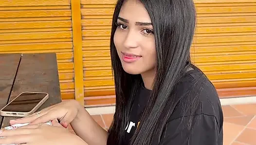 Güzel Kolombiyalı kız, cuckold erkek arkadaşından ayrıldıktan sonra porramı emiyor