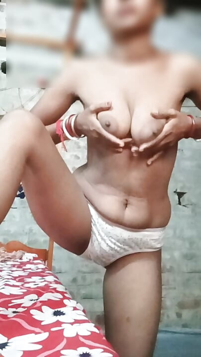 Hintli ateşli yenge büyük savaş ve vibratör dildo ile orgazm oluyor
