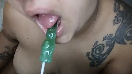 Kanepede amına mastürbasyon yapıyor