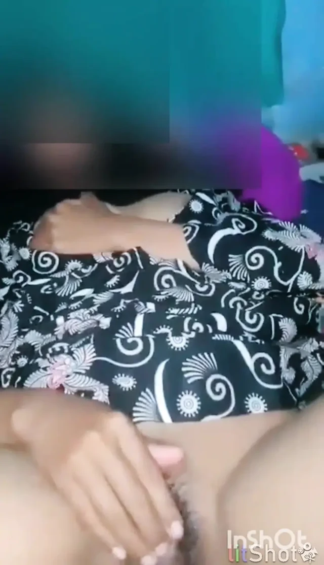 Gerçek çift oturma odasında yaramazlık yapıyor