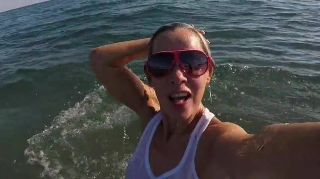 Проголосуй за Evita De Luna как за самую сексуальную модель и лучшие сиськи на Eroaward