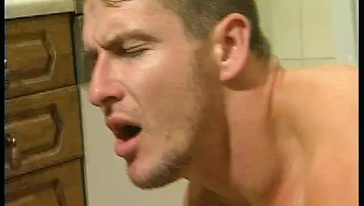 Behaarte Fette bekommt Schwanz zum Geburtstag