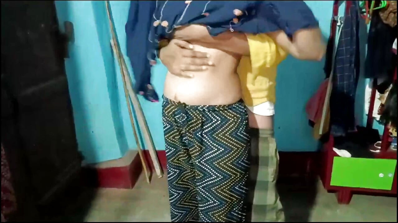 Hintli Bengalli ateşli seksi evli kadın mavi takım elbiseli sikişiyor, Hintli ateşli seks
