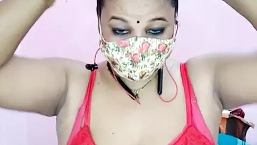 desi model gösteren onu seksi koltuk altı üzerinde cam
