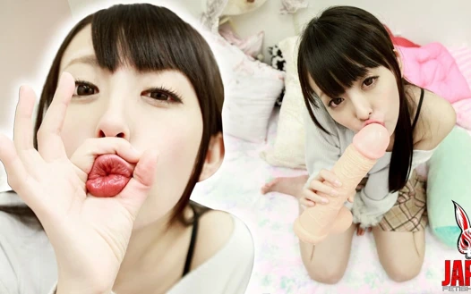 Ikumi'nin baştan çıkarıcı dudakları ve dildo antics