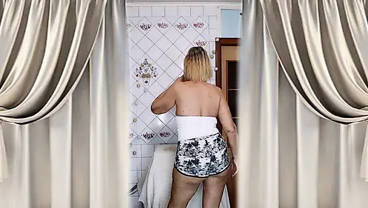 Housewife Lukerya warms up in the kitchen and flirts playfully on webcam.