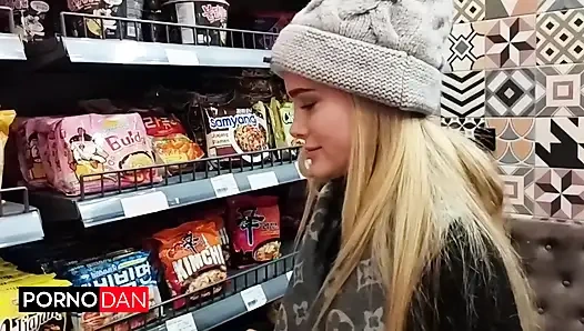 Üvey baba porno dan onu doldurduğunda Athena'nın Noel dileği gerçek oluyor!