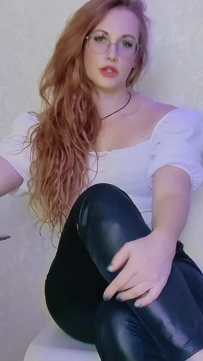 Твоя сессия терапии с рыжей шаловливой дочкой