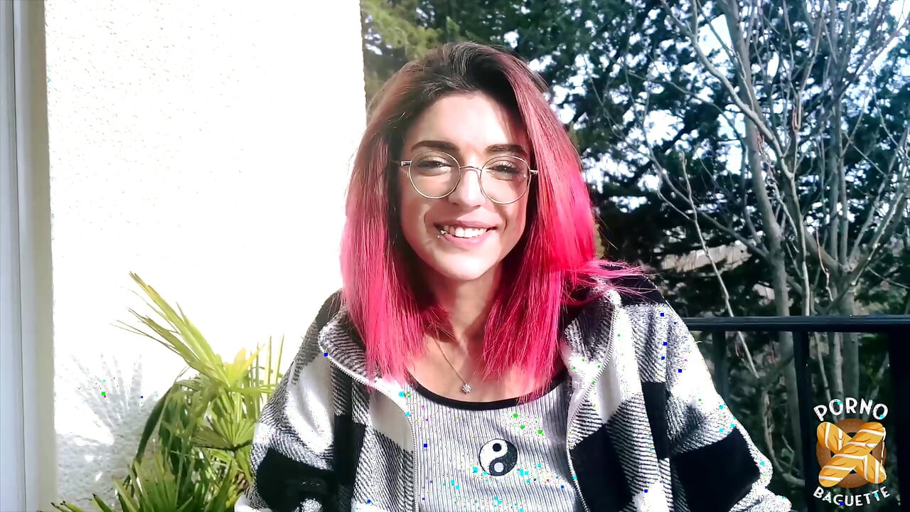 Leila iki adamla ilk üçlü seksinin tadını çıkarıyor