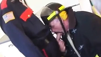 İtfaiyeciler direği 1 kullanıyor
