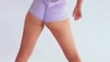 MORENA DANCANDO DE SHORTINHO