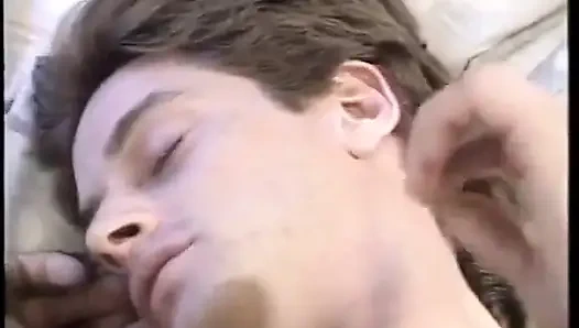 Fairehaired güzellik barbii kahvaltıdan önce sabah koşusu sırasında yakışıklı adamı aldı