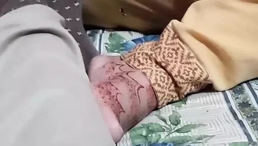 Müslüman tesettürlü orta yaşlı seksi kadın üvey oğlu tarafından sikiliyor