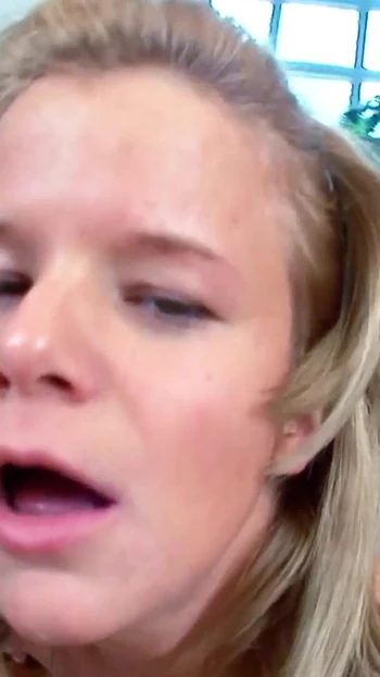 Эмоциональный момент из "Две худенькие студентки Bianca Lovely и Bella Morgan в лесбийском сексе"