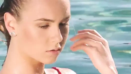 Çift sarışın turist becerdin içinde the göt tarafından siyah local kaba