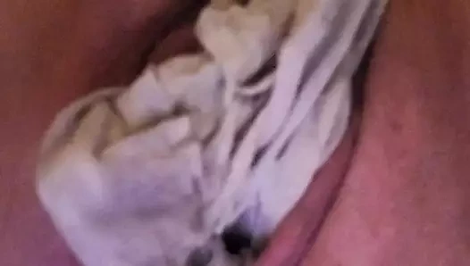 Sulu amcığımı doldurmama yardım et