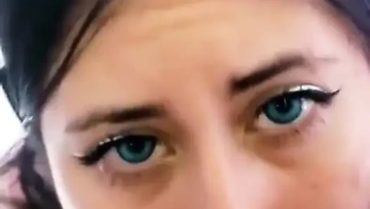 Çok azdı ve benden boşalana kadar bana sakso çekti.