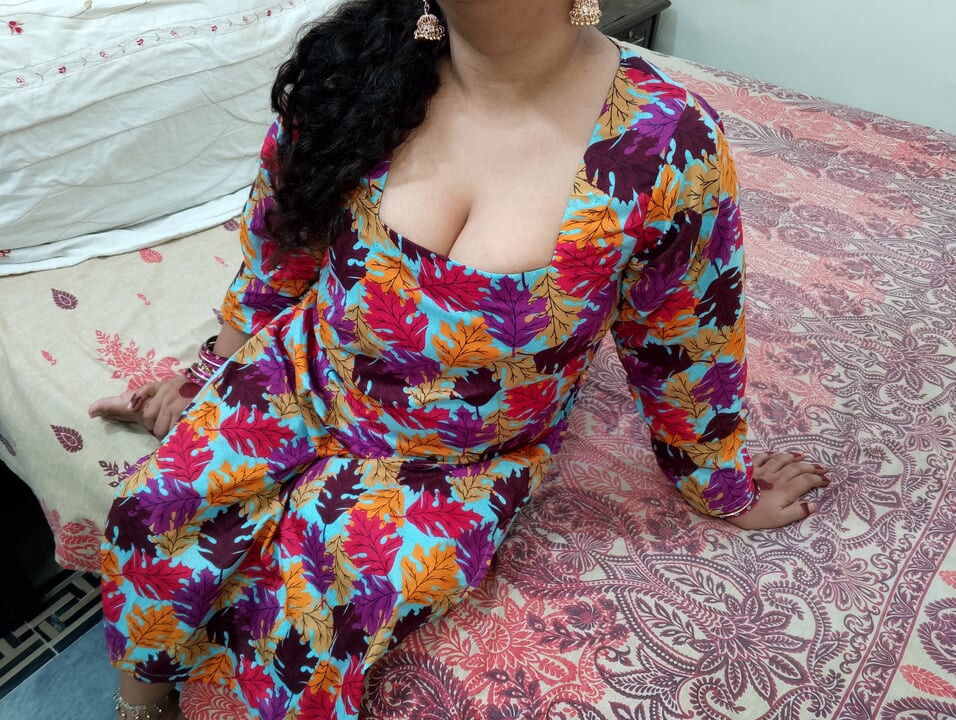Hintli üvey anne üvey oğuldan losyon uygulamasını istiyor