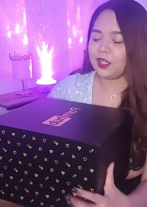 Pornhub'dan 25k abone hediyemin kutularını açıyor