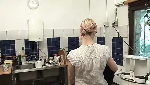 Orta yaşlı seksi kadınlar her yere götürmeye hazır