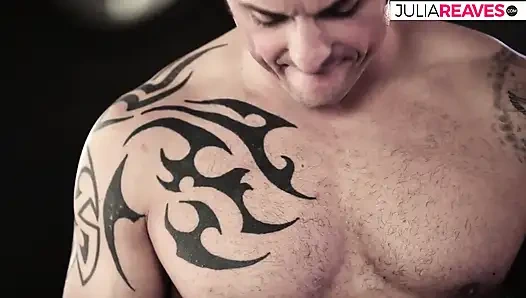 Yeni oda arkadaşım seks sırasında ne kadar baskın olduğumu gösteriyor