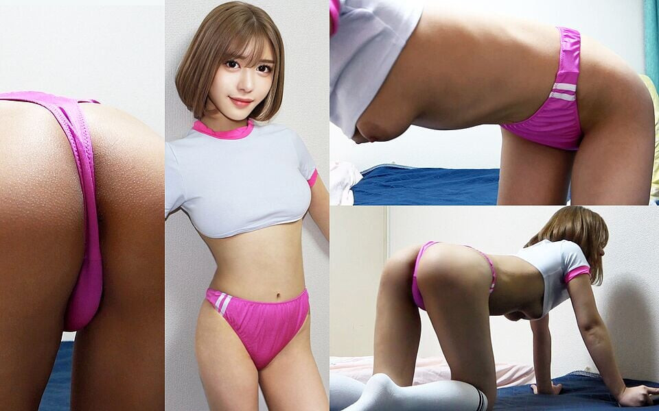 T-sırtlı şort ve sütyensiz kısa spor üniforması giymiş bir kız, Japonya'da sadece kadınlara ait bir dairede kameradan sevimli göğüsleri izliyor.