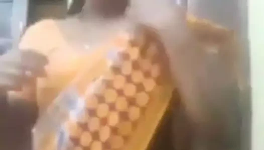 Hint yenge kaldırır ona saree