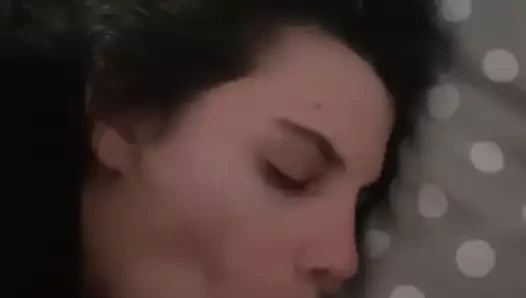 reveiller une petite salope