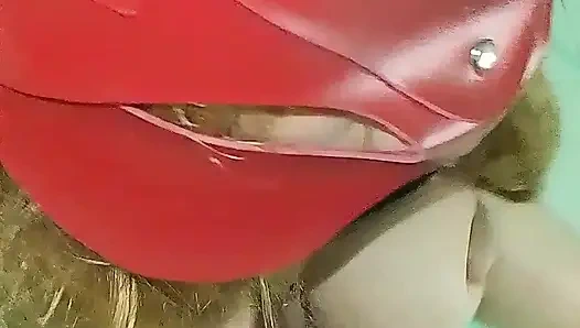 Kocasının aldatılmış çocuğu evde değil ama o evdeydi.