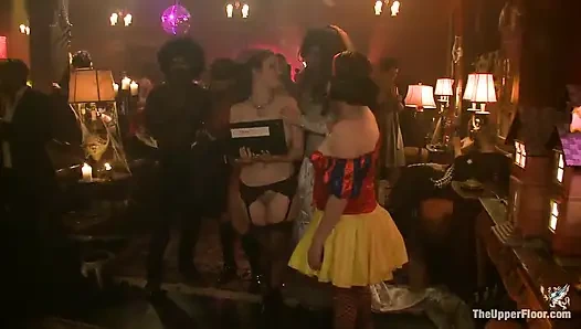 Cephanelik'te cadılar bayramı partisi!